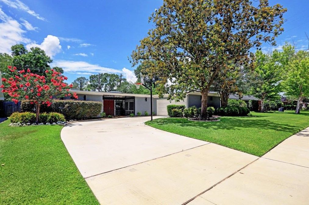 7623 Highmeadow Dr, Houston, TX 77063-4817