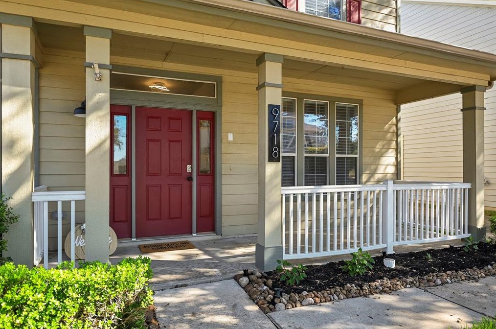 9718 Coyote Creek Dr, Houston, TX 77095