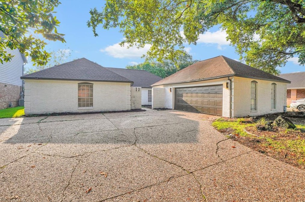 10707 Shawnbrook Dr, Houston, TX 77071-1507