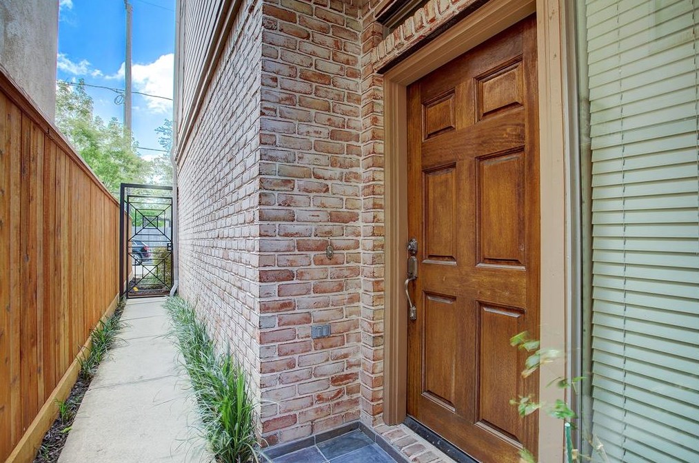 618 Asbury St, Houston TX  77007-5143 exterior