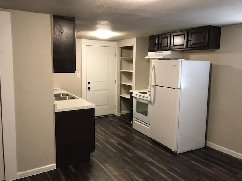 214 Republic St, Baytown, TX 77520-7773