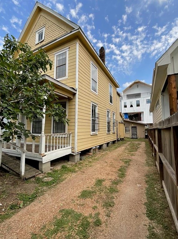 1107 Brooks St, Houston TX  77009-8805 exterior