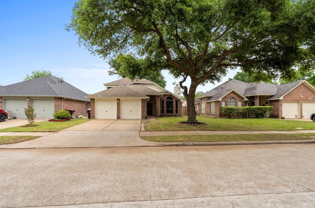 12646 Duchess Ln, Houston, TX 77070-4776