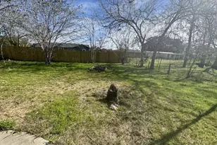 565 N Jefferson St, Goliad, TX 77963 - Photo 20