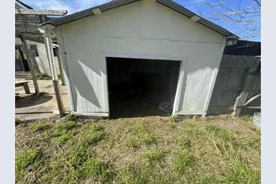 565 N Jefferson Street, Goliad, TX 77963 - Photo 16