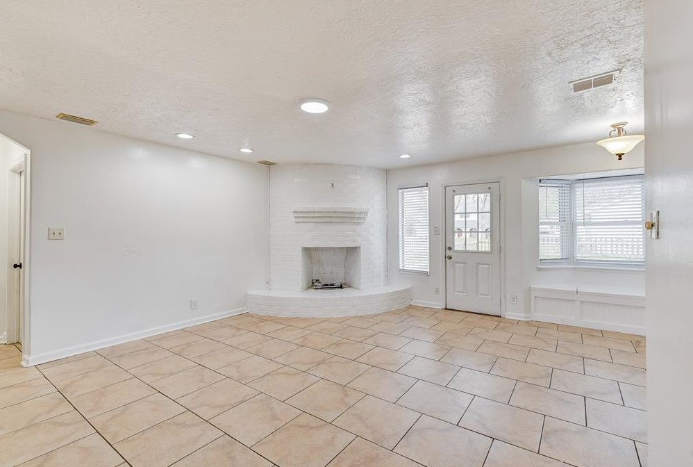 5918 Darkwood Dr, Houston TX  77088-6715 exterior
