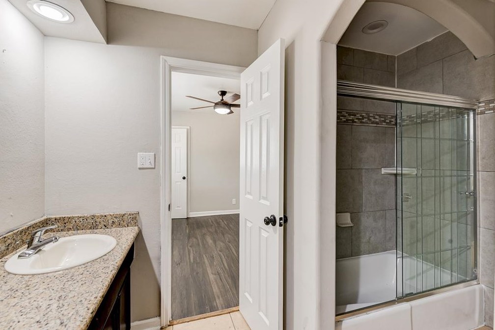 5918 Darkwood Dr, Houston TX  77088-6715 exterior