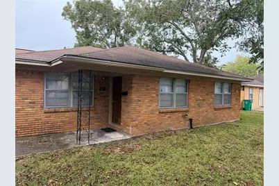 216 Schilling Street, Baytown, TX 77520 - Photo 2