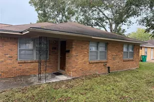 216 Schilling St, Baytown, TX 77520 - Photo 2