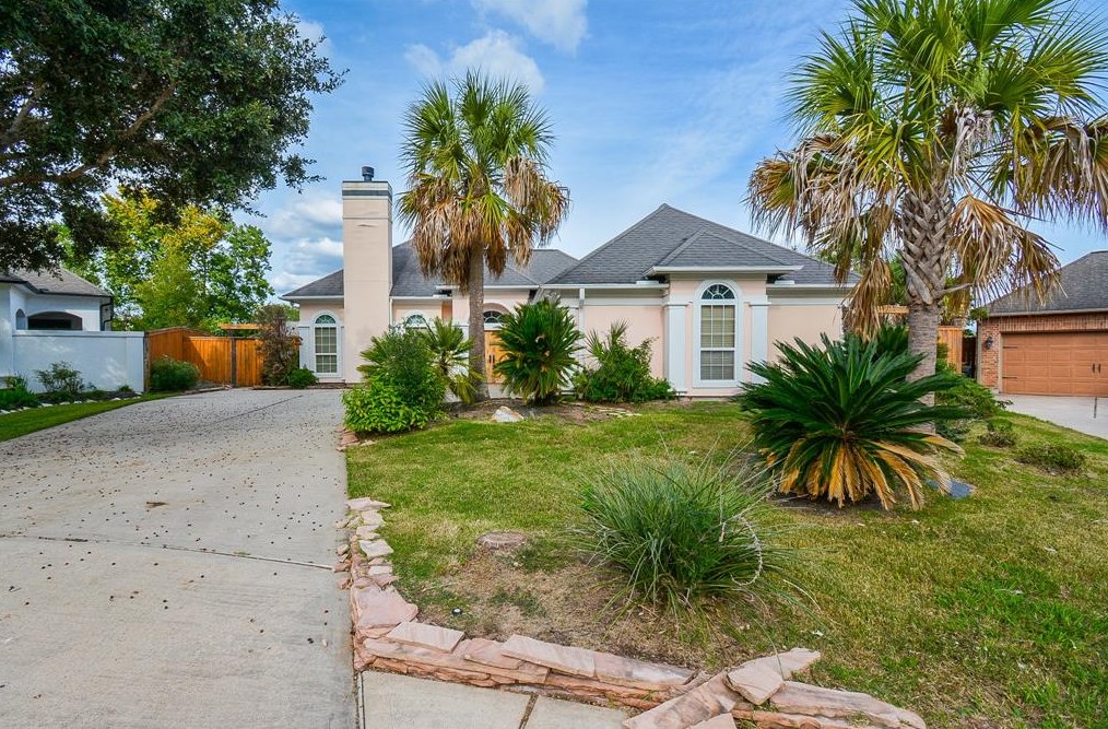 2401 Emma Dr, Pearland, TX 77581