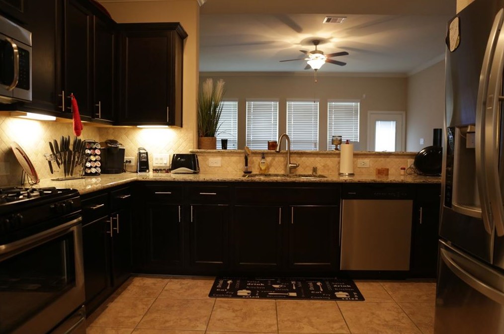 8102 Broadleaf Ave, Baytown, TX 77521-5540