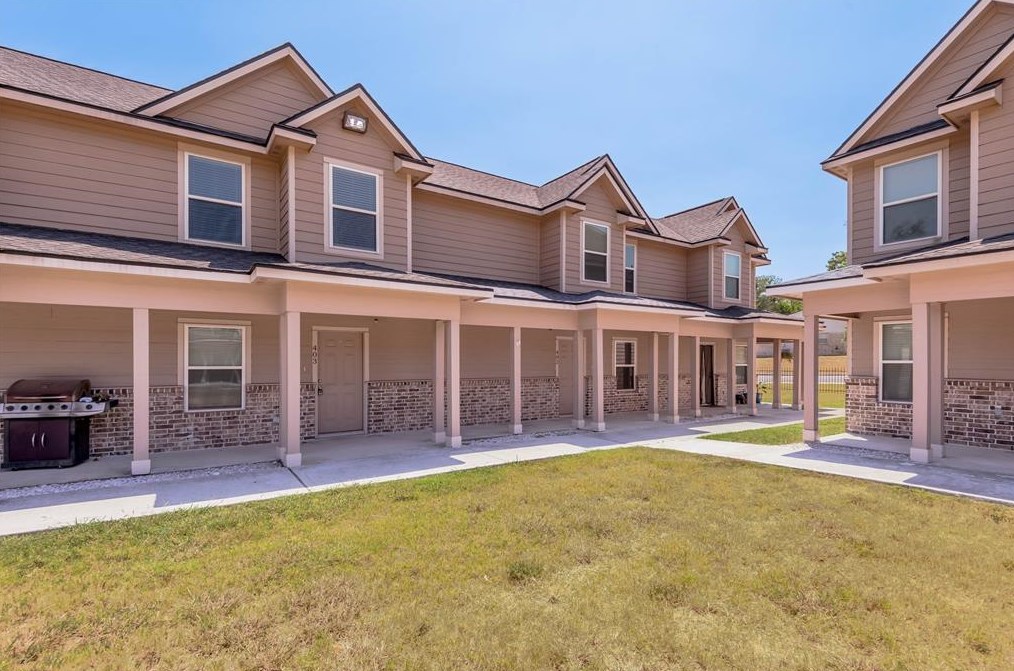 2002 20th St #403, Huntsville, TX 77340
