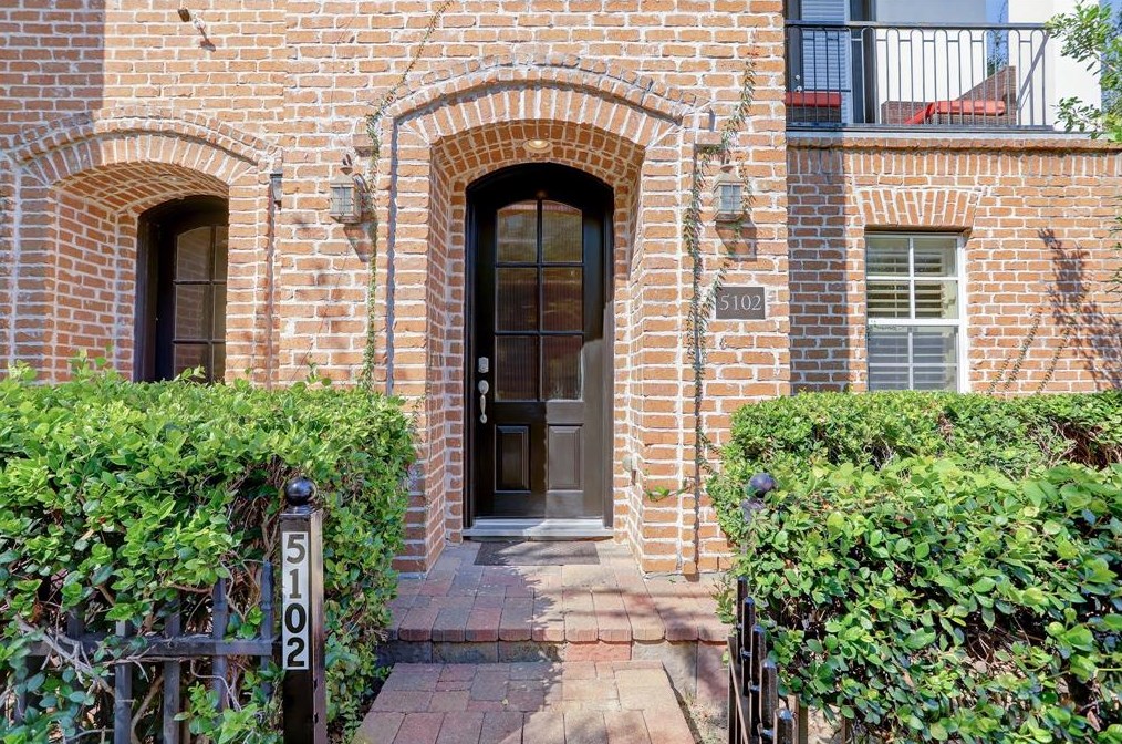 5102 Larkin St, Houston, TX 77007-1940