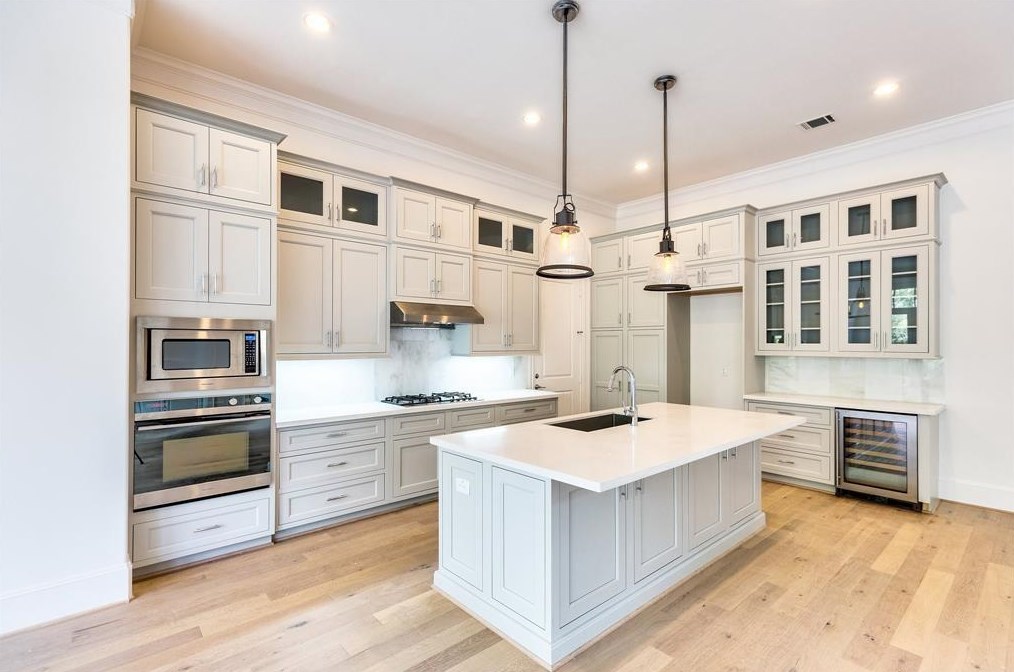 3324 12th St, Houston, TX 77008-6122