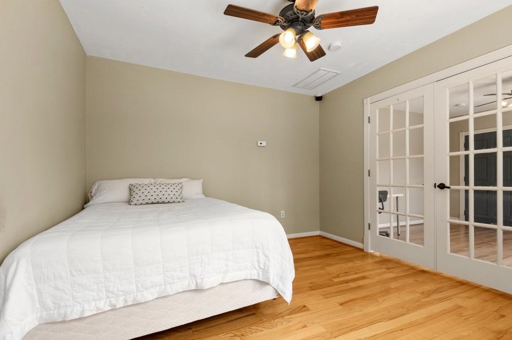 405 James, Houston TX  77009-8327 exterior