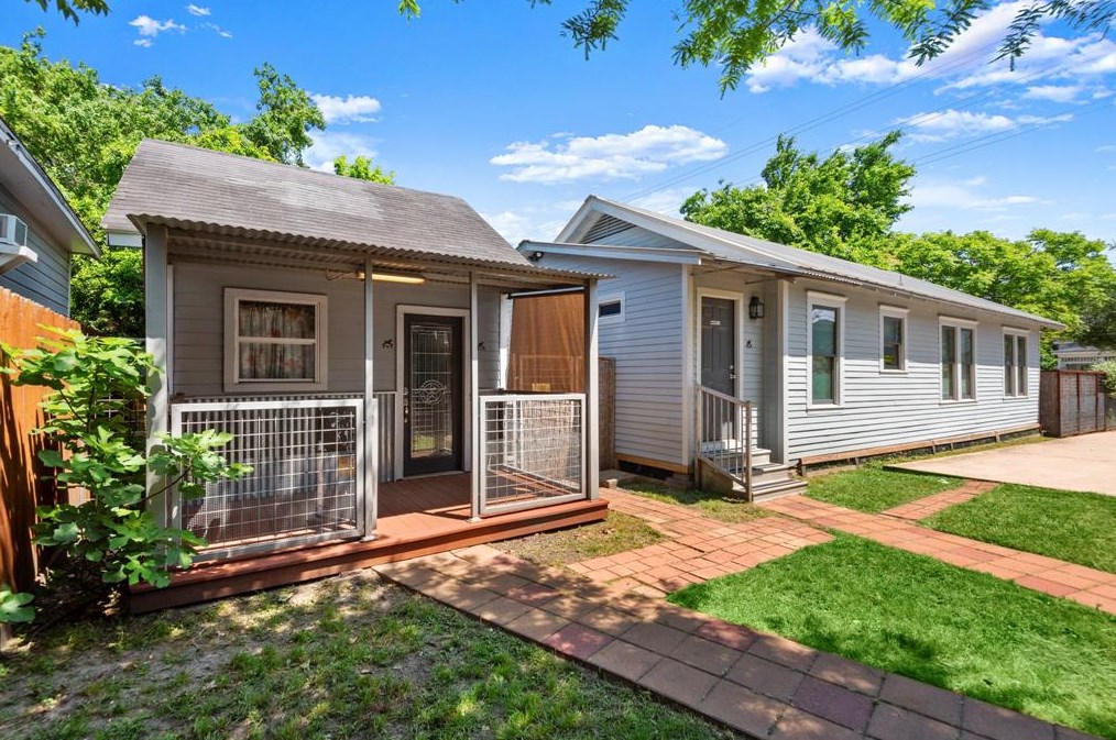 405 James, Houston TX  77009-8327 exterior