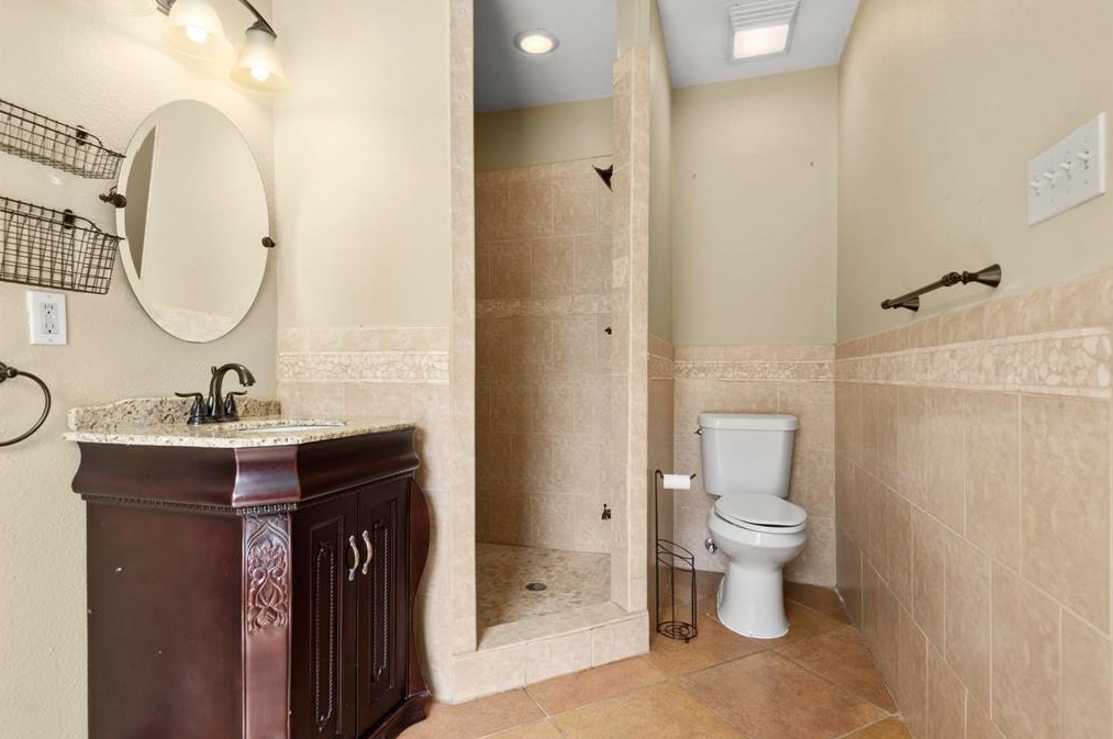 405 James, Houston TX  77009-8327 exterior