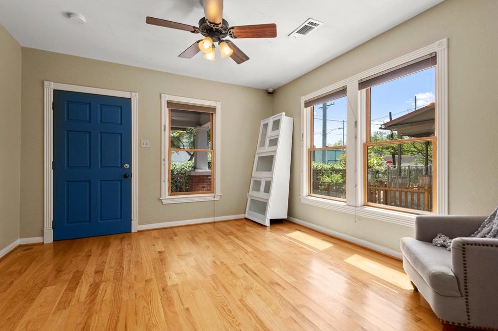 405 James, Houston TX  77009-8327 exterior