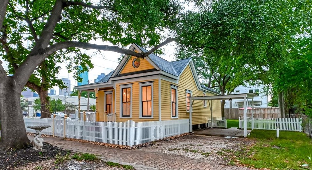 2009 State St, Houston, TX 77007