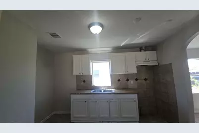 2301 Caplin Street, Houston, TX 77026 - Photo 8