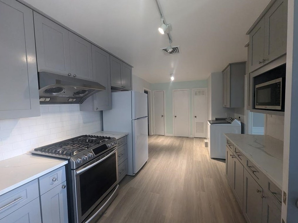 3706 Drummond St, Houston, TX 77025-2418