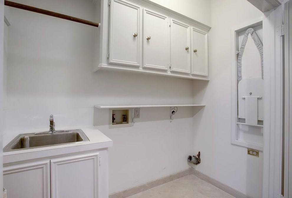4230 Byron St, Houston TX  77005-3628 exterior