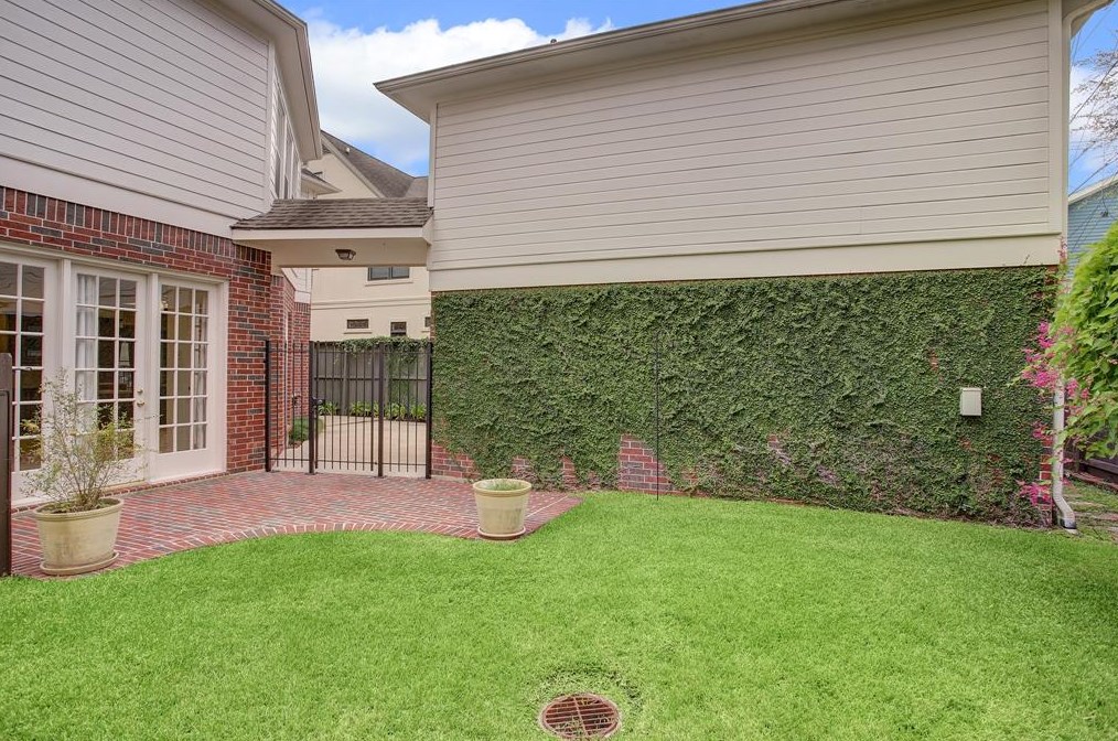 4230 Byron St, Houston TX  77005-3628 exterior