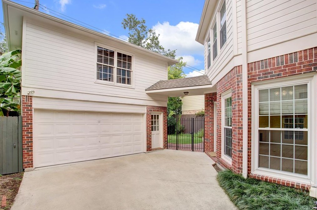 4230 Byron St, Houston TX  77005-3628 exterior