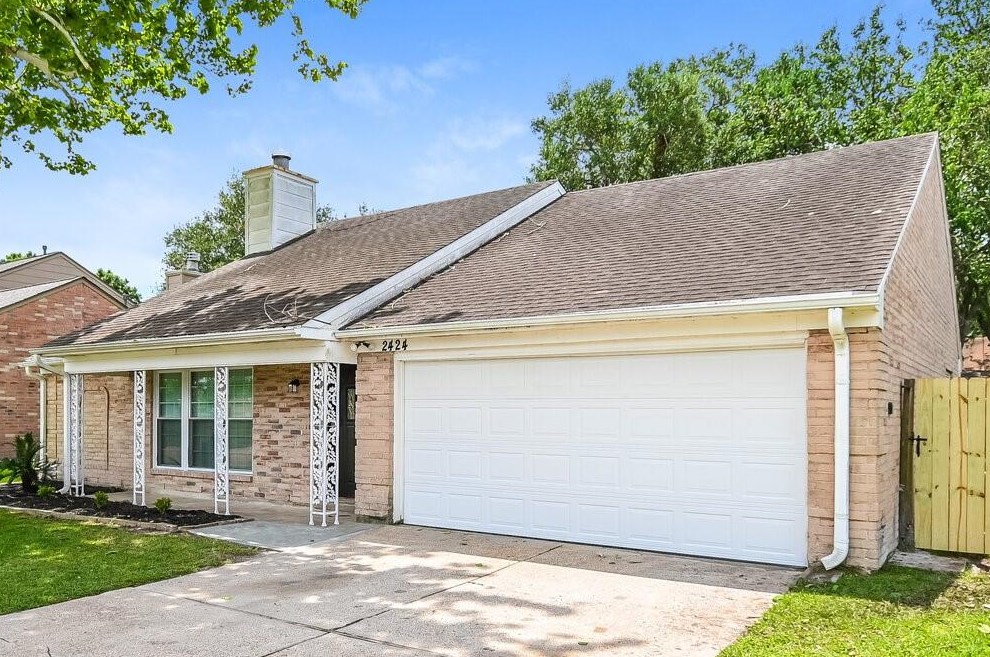 2424 Shady Bend Dr, Pearland, TX 77581