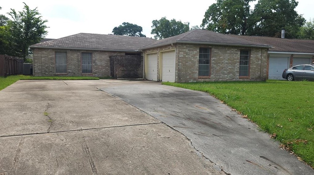 231 Andorra Ln, Houston, TX 77015-2401