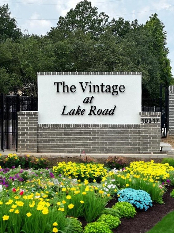10317 Lake Rd #8c, Houston, TX 77070