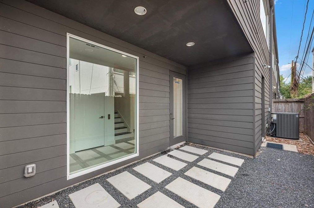434 Bell St, Houston TX  77019-4435 exterior