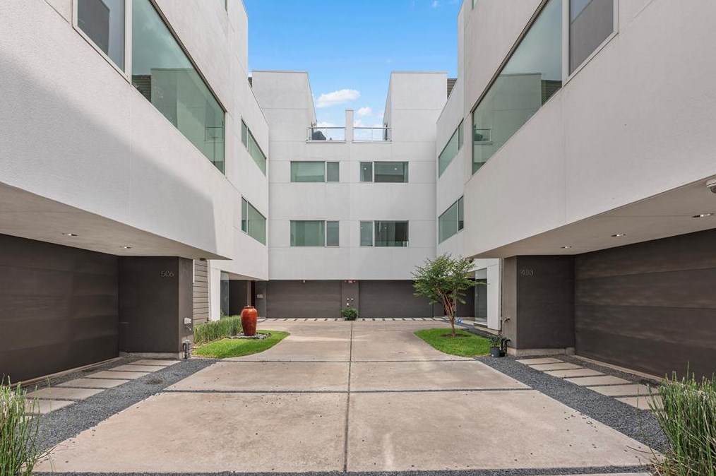 434 Bell St, Houston TX  77019-4435 exterior