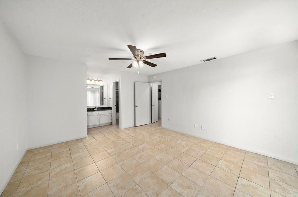 7847 Green Lawn Dr, Houston, TX 77088