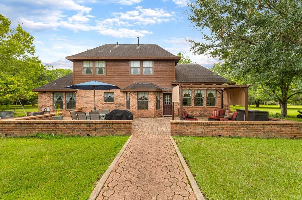 329 Burwell Rd, Highlands, TX 77562