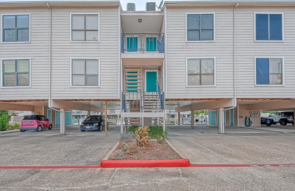 3663 Nasa Pkwy #405, Taylor Lake Village, TX 77586
