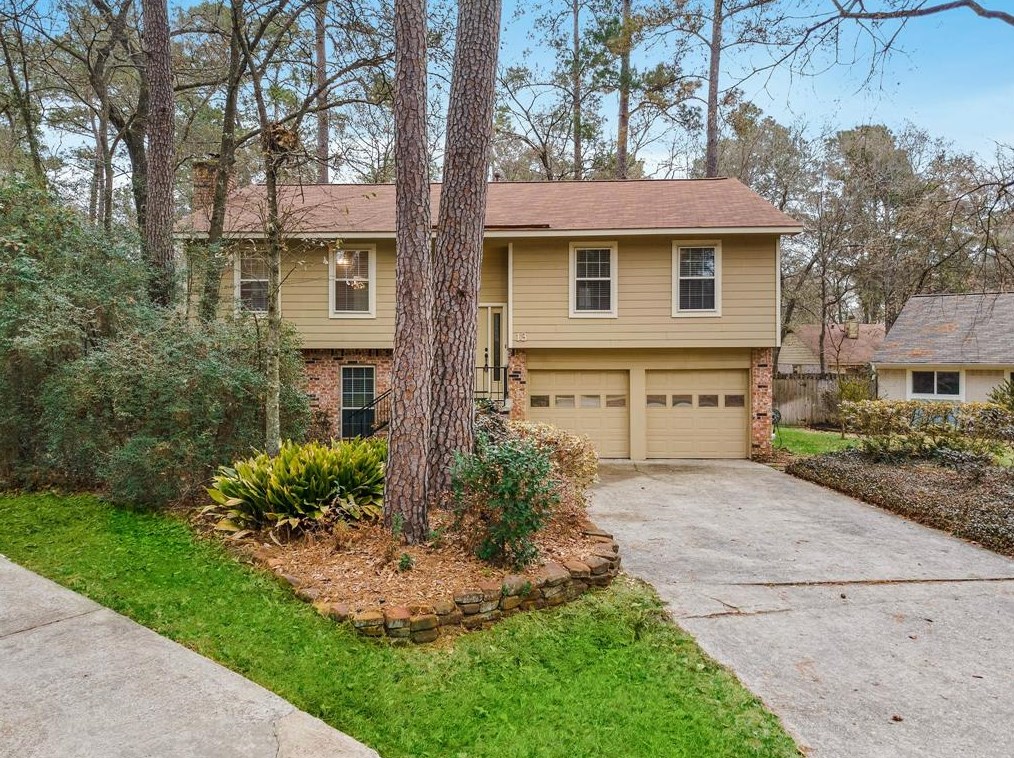 13 Woodlot Ct, Spring, TX 77380-3954