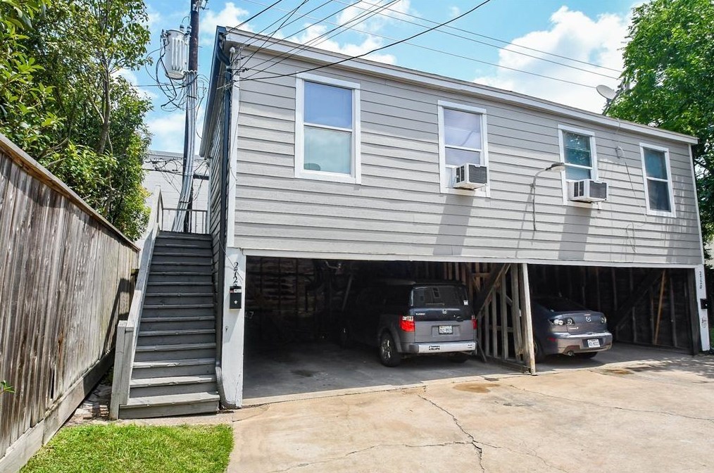 2722 Wroxton Rd, Houston TX  77005-1300 exterior