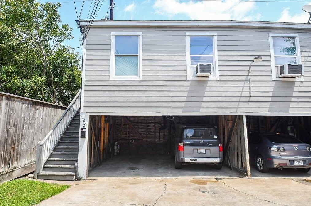 2722 Wroxton Rd, Houston TX  77005-1300 exterior