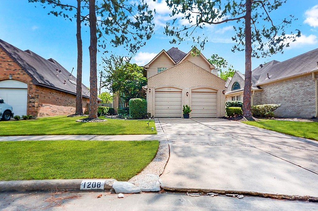 1208 Harbortown Dr, Sugar Land, TX 77498