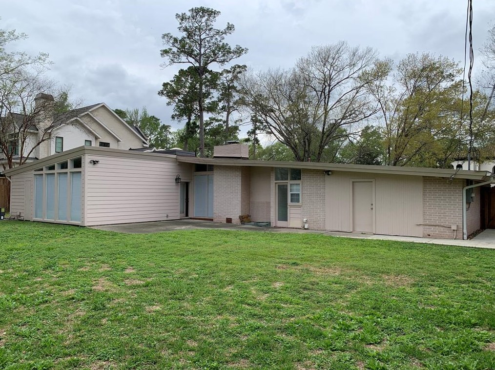 422 Ripple Creek Dr, Houston TX  77024-6933 exterior