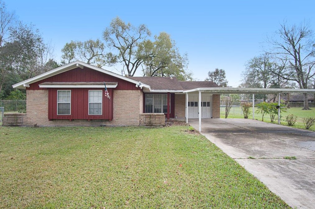 214 Pleasant Ave, Highlands, TX 77562