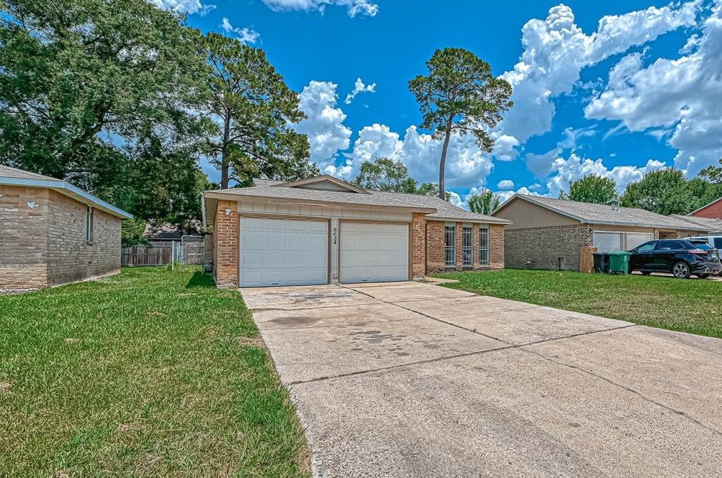8634 Valley Flag Dr, Houston, TX 77078