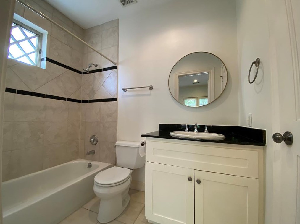 1647 Bonnie Brae St, Houston TX  77006-5218 exterior