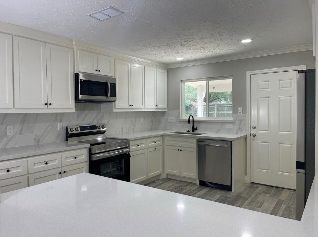 19543 Lazy Valley Dr, Katy TX  77449-3903 exterior