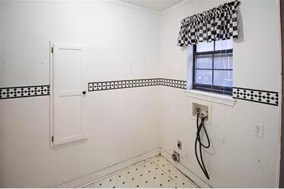 1300 W Church Street #12, Livingston, TX 77351 - Photo 6