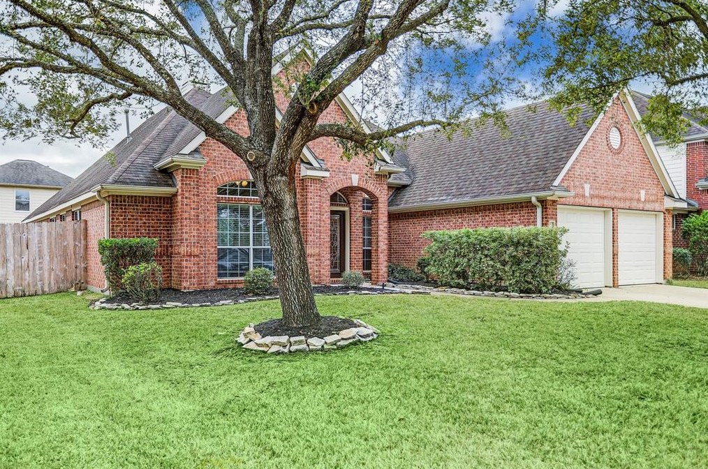 6163 Darlington Ct, League City, TX 77573-6347