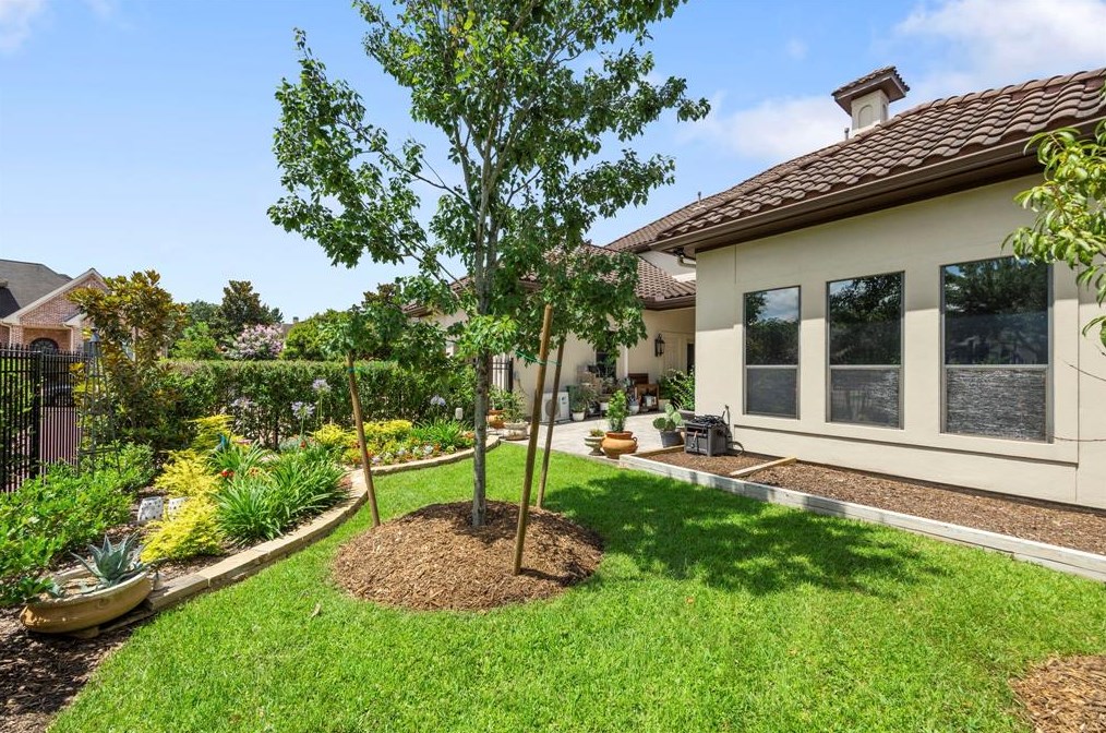 1019 Vista Creek Dr, Sugar Land TX  77478-3370 exterior