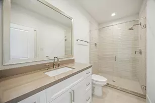 211 Sutton Row Pl, Houston, TX 77024 - Photo 18