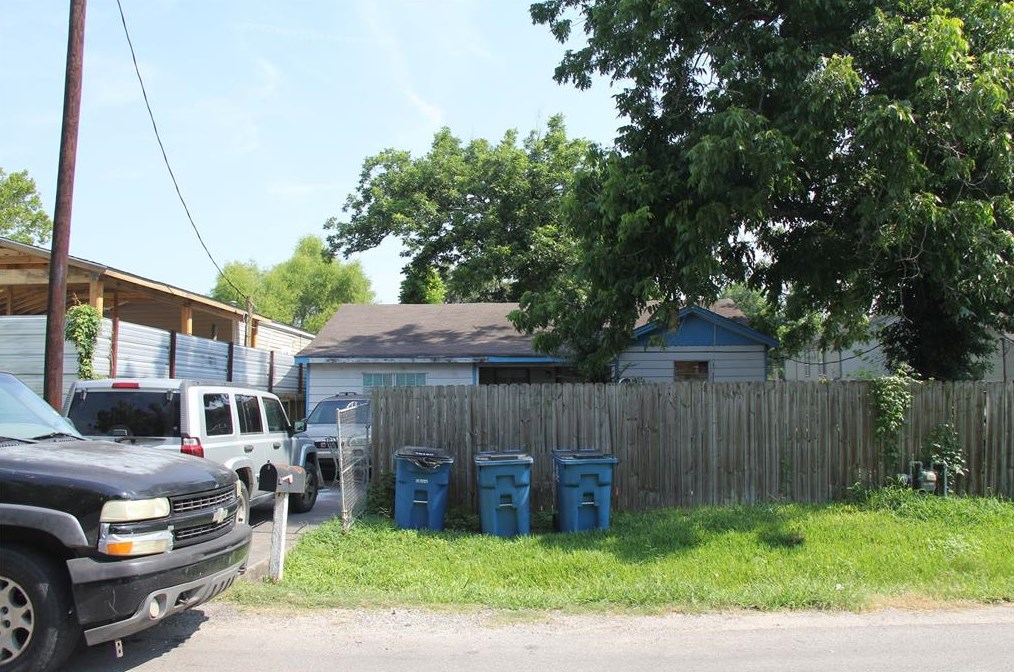 4305 Mohawk St, Houston TX  77093-2929 exterior